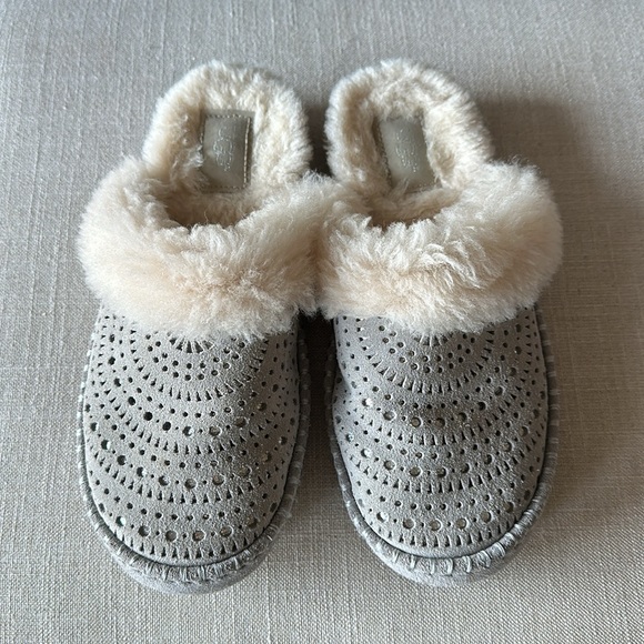 UGG Slippers - Picture 2 of 5